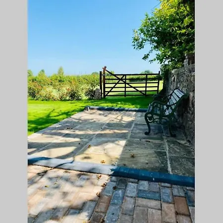 Luxury Studio With Private Gated Parking