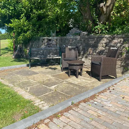 Luxury Studio With Private Gated Parking