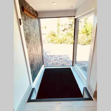 Luxury Studio With Private Gated Parking بريستول
